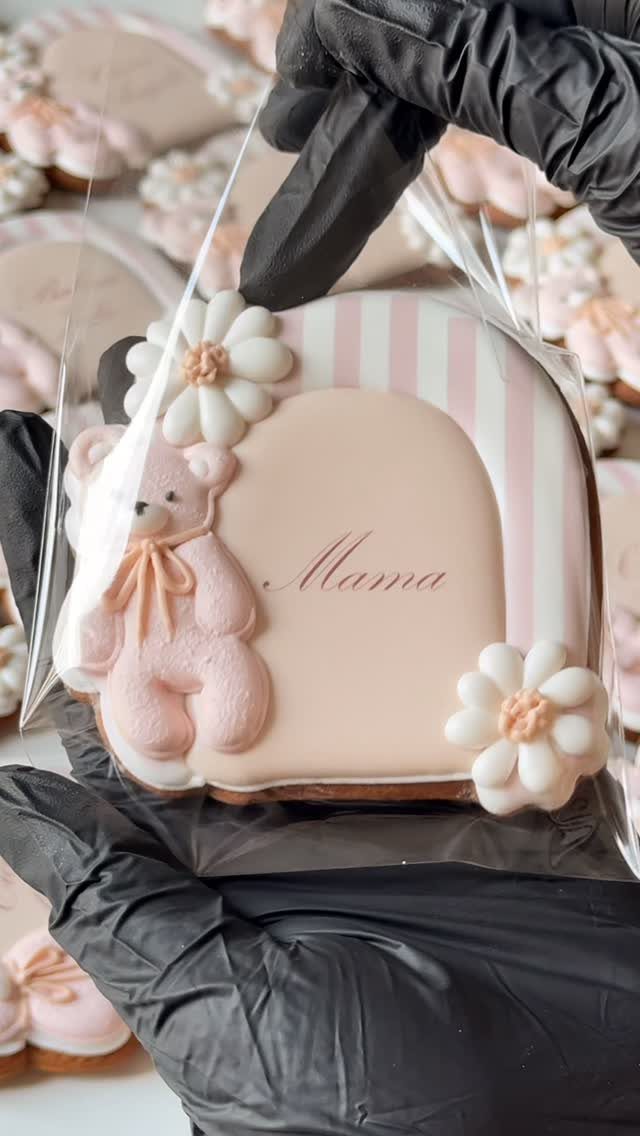 Decorated sugar cookie with a pink bear and the word Mama in cursive.