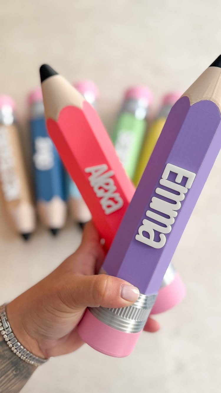Large colorful decorative pencils with the names Emma and Alexa in white letters.